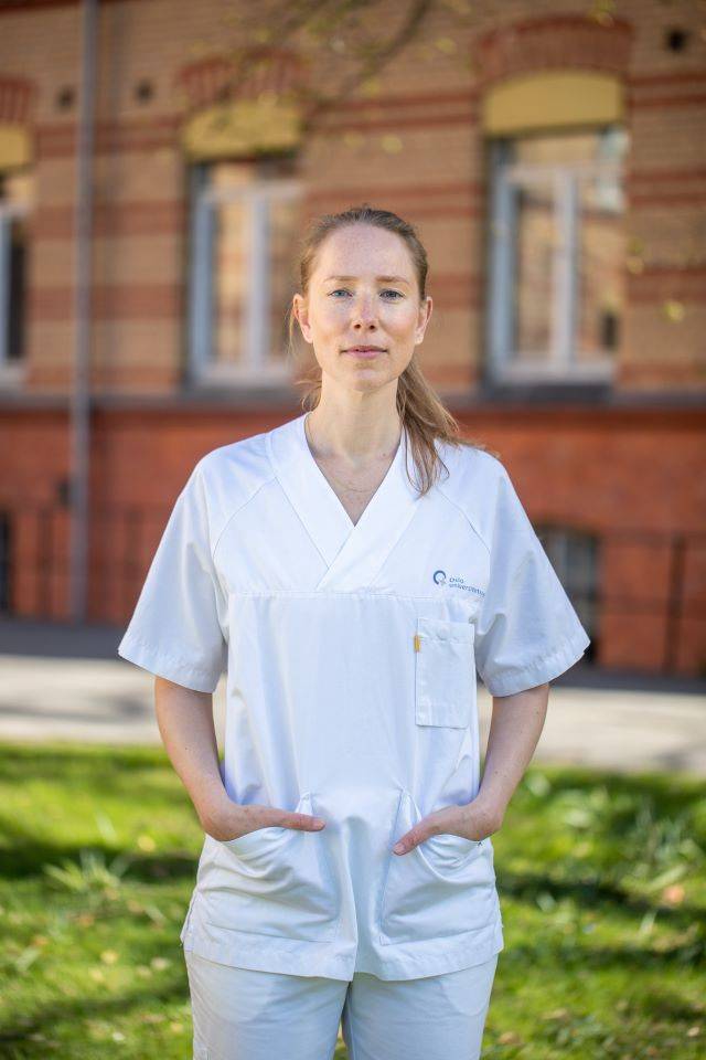 Kristine Wiede Aasland For jordmødre kan det være spesielt viktig å avverge kjønsslemlestelse. Jordmor Kristine Wiede Aasland foran Ullevål Sykehus.